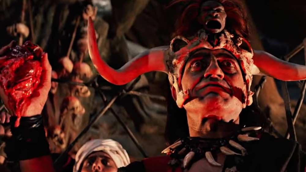 ‘ইন্ডিয়ানা জোনস অ্যান্ড দ্য টেম্পল অব ডুম’-এর জন্য ন্যাড়া হতে হয়েছিল অমরীশকে। পরে সেটাই হয়ে দাঁড়ায় তাঁর স্টাইল স্টেটমেন্ট। পরে চুলবিহীন মাথায় নিজের লুক নিয়ে অনেক পরীক্ষানিরীক্ষা করেছেন তিনি।