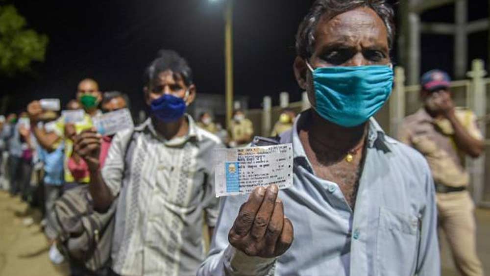 প্যাসেঞ্জার ট্রেনের জন্য টিকিট বুক করা যাবে আইআরসিটিসির ওয়েবসাইট থেকে। নিজস্ব প্রোফাইল থেকে বুক করতে হবে টিকিট।