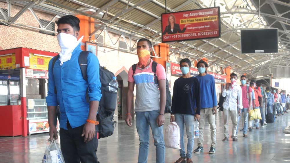 ট্রেন ছাড়ার নির্দিষ্ট সময়ের ২৪ ঘণ্টা আগে পর্যন্ত অনলাইনে টিকিট বাতিল করা যাবে। টিকিট বাতিলের জন্য ভাড়ার ৫০ শতাংশ কাটা যাবে।