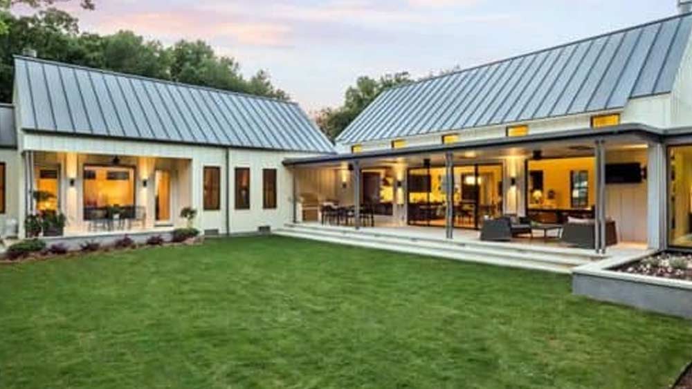 ভাইজান ডেকে নিয়েছিলেন আর এক বোন আলভিরাকেও। স্বামী অতুলকে নিয়ে হাজির হয়েছিলেন তিনিও। এখানেই শেষ নয়, ভাই সোহেল খানের ছেলে নির্বাণও বন্ধু বান্ধবদের নিয়ে ‘মামু’র ফার্মহাউজে ছুটি কাটাতে গিয়েছিল।