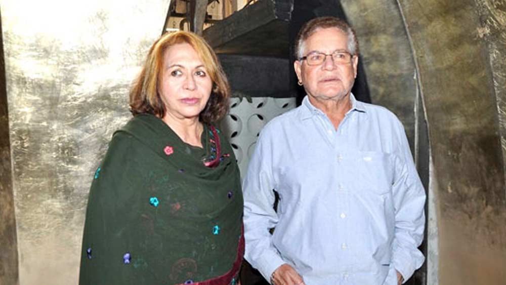 তবে বান্দ্রার বাড়িতে রয়ে গিয়েছেন সেলিম খান ও সলমা খান। যেহেতু এ সময়ে এতটা পথ যাওয়া তাঁদের জন্য ঠিক নয়, তাই আপাতত মুম্বইয়েই গৃহবন্দি তাঁরা দু’জন।