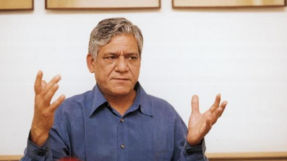 ওম পুরীর প্রথম ছবি ছিল ‘চোর চোর চুপ যা’। ছোটদের জন্য তৈরি এই ছবিতে অভিনয় করেই অভিনেতা হিসেবে তাঁর আত্মপ্রকাশ।