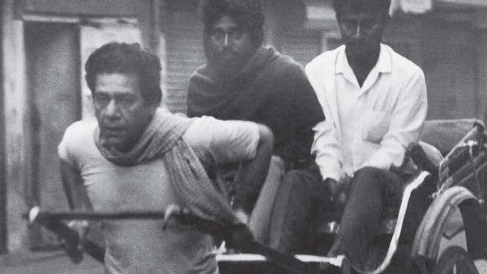 যে সব ভারতীয় অভিনেতা সমাদৃত হয়েছেন আন্তর্জাতিক বিনোদন মঞ্চে, ওম পুরী তাঁদের মধ্যে প্রথম সারিতে। বলিউডের মতো ব্রিটিশ ছবি ‘মাই সন দ্য ফ্যানাটিক’, ‘ইস্ট ইজ ইস্ট’, ‘দ্য প্যারোল অফিসার’, হলিউডের ছবি ‘সিটি অব জয়’, ‘দ্য ঘোস্ট অ্যান্ড দ্য ডার্কনেস’, ‘চার্লি উইলসনস ওয়ার’-এও তাঁর অনায়াস ও দক্ষ গতি।