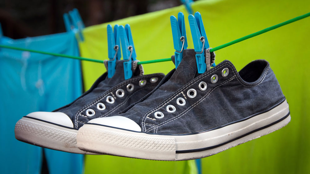 জুতো সাবান দিয়ে ধোওয়া সম্ভব নয় সব সময়। রবারের বা বর্ষার জুতো পরে বেরলে অবশ্যই বাড়ি ফিরে তা ধোবেন। অন্য রকম জুতো পরলে রোজ স্যানিটাইজার স্প্রে করে নিন জুতোয়। তাতেও অসুবিধা হলে বাড়ি ফিরে আলাদা জায়গায় জুতো রাখুন, পরের দিন সকালে ঘণ্টাখানেক কড়া রোদে রেখে দিন।