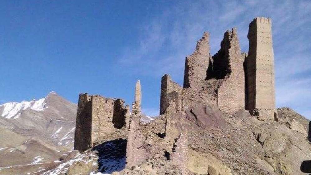 সিন্ধুনদের উপত্যকায় তিব্বতি স্থাপত্যরীতিতে তৈরি এই প্রাসাদ অতীতে ছিল লাদাখের গর্ব। বাল্টিস্তানের শিল্পীরা তিল তিল করে পাথর আর কাঠ দিয়ে বানিয়েছিলেন চিকতন দুর্গ।