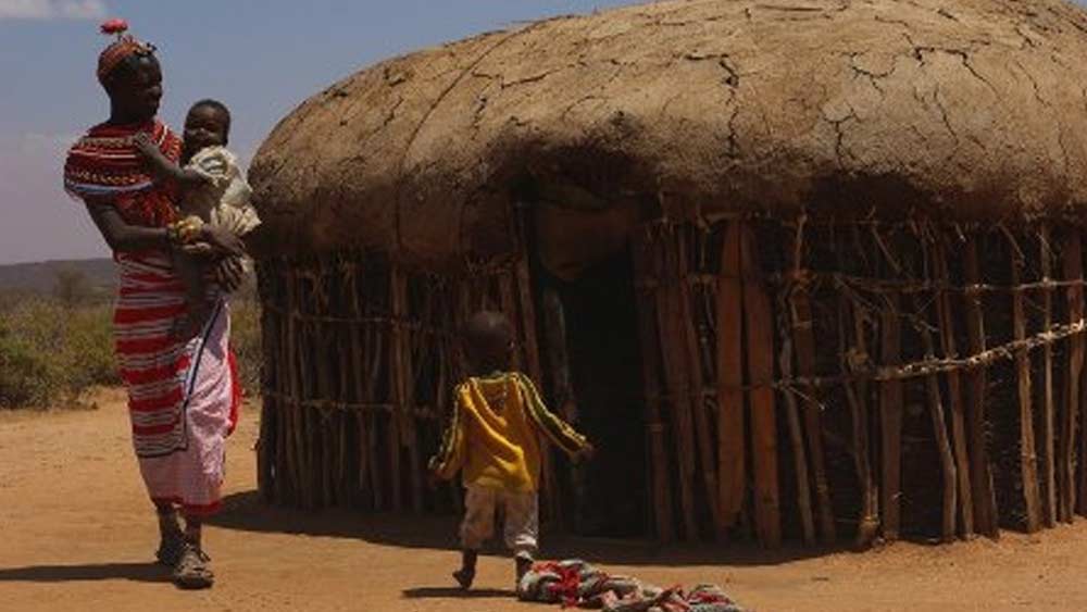 উত্তর কেনিয়ায় এই সম্বুরু প্রজাতির রীতিনীতি অনেকটাই মাসাই উপজাতির রীতিনীতির মতো। প্রবল পিতৃতান্ত্রিক এই সমাজে ধর্ষণ, অপ্রাপ্তবয়স্কদের বিয়ে, যৌনাঙ্গহানি বা খাতনা, গার্হস্থ্য হিংসার সঙ্গে ছোট থেকেই পরিচিত হতে থাকে মেয়েরা। পুরুষদের একাধিক বিয়েও প্রায়-যাযাবর সম্বুরুদের মধ্যে প্রচলিত রীতি।