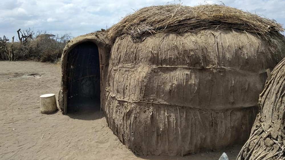 এই গ্রামে পর্যটকদের ঢুকতে গেলে প্রবেশমূল্য দিতে হয়। তাঁদের জন্য সম্বুরু জাতীয় অভয়ারণ্যে সাফারির ব্যবস্থাও আছে। সবমিলিয়ে নিজেদের আর্থিক সংস্থান নিজেরাই করে নিয়েছেন এই গ্রামের মহিলারা।