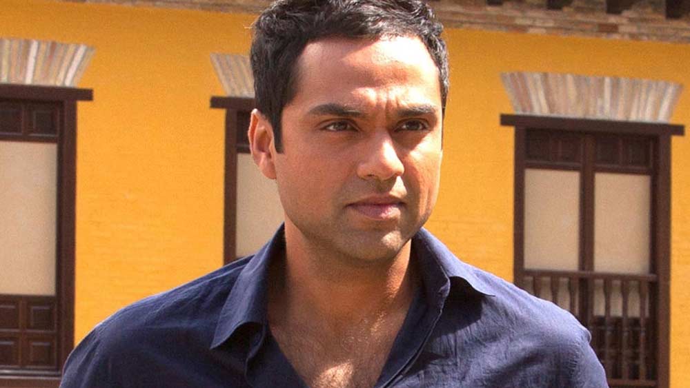 এমনকি, অভয় এও বলেন, অনিল কপূরের হাত থেকে বাঁচার জন্য তাঁর সাহায্যের প্রয়োজন।