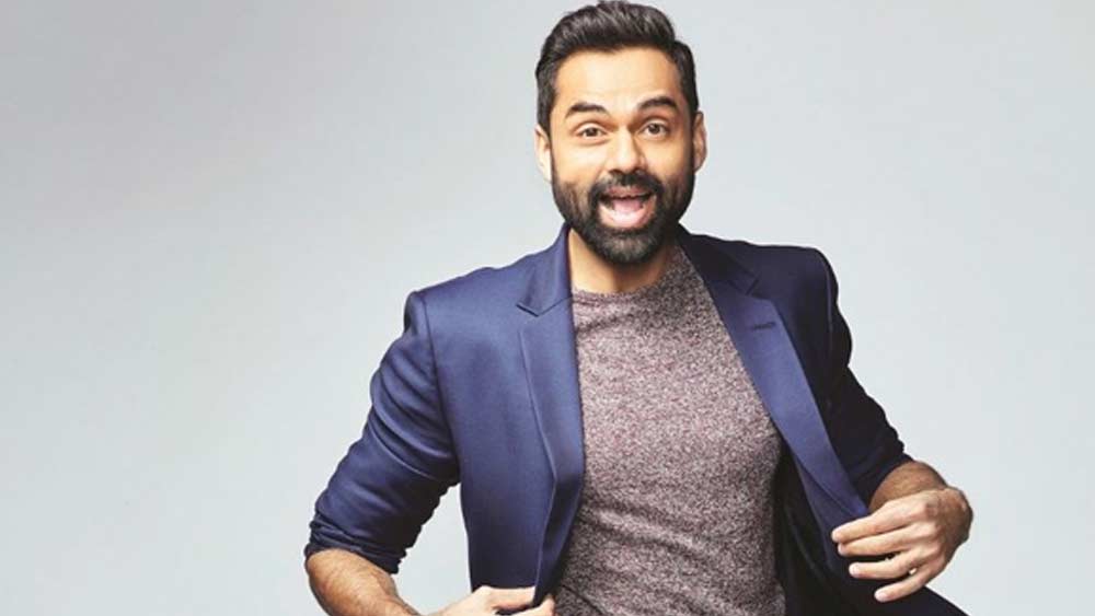 অভয়-ই প্রথম নায়ক, যিনি অনিল কপূরের মুখের উপর জবাব দিয়েছিলেন। অন্য কোনও তরুণ নায়ক হলে হয়তো বিনা প্রতিবাদে মুখ বুজে থাকতেন। কিন্তু অভয় বরাবরই স্পষ্টবক্তা।