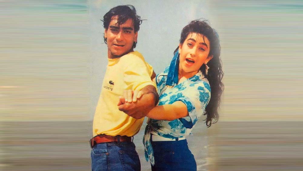 নব্বইয়ের দশকের শেষ দিক। করিশ্মা তখন সুপারহিট নায়িকা। কিছু দিন আগেই অজয় দেবগণের সঙ্গে তাঁর প্রেম ভেঙেছে। অজয়ের মন তখন মজেছে কাজলে। করিশ্মা তখন একেবারে সিঙ্গল। ঠিক এই সময়েই তাঁর আলাপ হয় অক্ষয় খান্নার সঙ্গে।