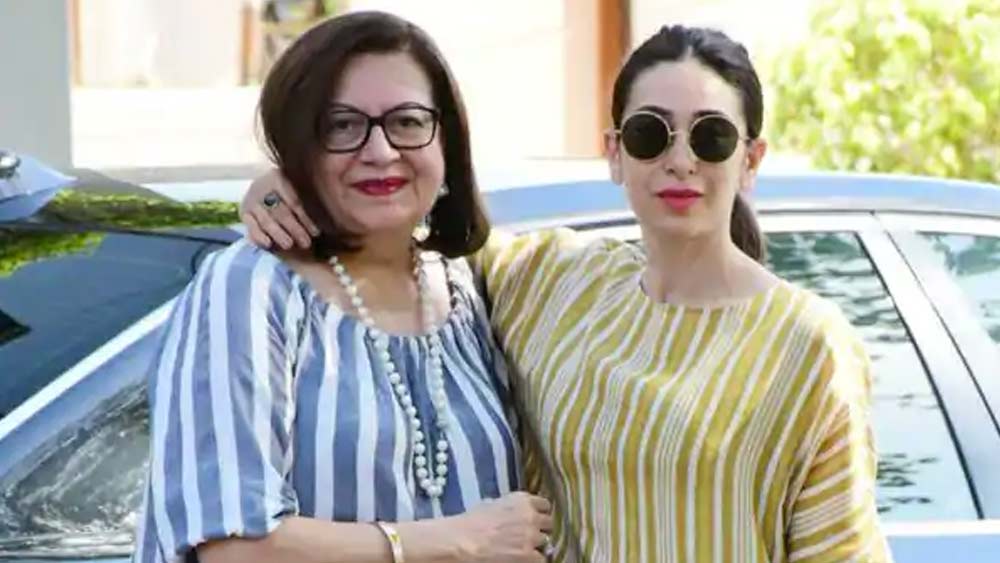 শুনলে অবাক হবেন, তিনি আর কেউ নন, কপূর পরিবারের পুত্রবধু এবং করিশ্মা-করিনার মা ববিতা। কিন্তু কেন?