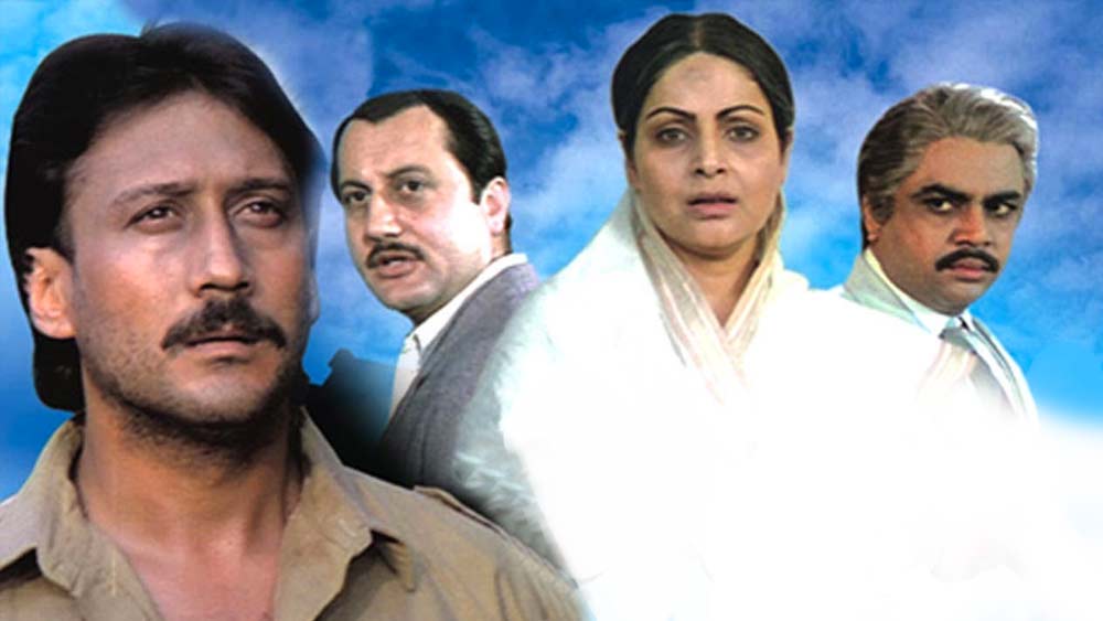 কিন্তু না, প্রযোজক-পরিচালক,  অভিনেতা, সেলিম-সলমন কেউই কথা কানে তোলেননি। উল্টে বলেছিলেন, মিঠুনকে তাঁরা ভয় পান না। নামজাদা অভিনেতার জন্য নবাগত-র ছবি মুক্তি পিছিয়ে যাবে...বলিউডের এই চিরাচরিত রেওয়াজ আর কতদিন চলবে? প্রশ্ন তুলেছিলেন তাঁরা।