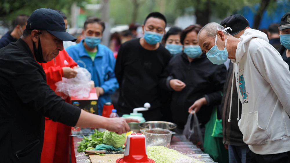 সংক্রমণের হার আর মৃতের সংখ্যা হু হু করে বাড়ছে দেখে তার বিরুদ্ধে লড়াইয়ে নামে চিন সরকার।