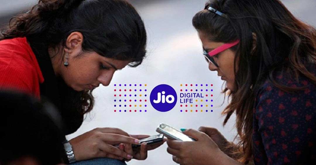 এই প্ল্যানে জিয়ো থেকে জিয়োর মোবাইল ও অন্যান্য ল্যান্ডলাইনে বিনামূল্যে কল করা যাবে। এ ছাড়া অন্যান্য সংস্থার নম্বরে তিন হাজার মিনিট কল করা যাবে কোনও অতিরিক্ত খরচ না করেই। সঙ্গে প্রতি দিন করা যাবে ১০০টি এসএমএস।