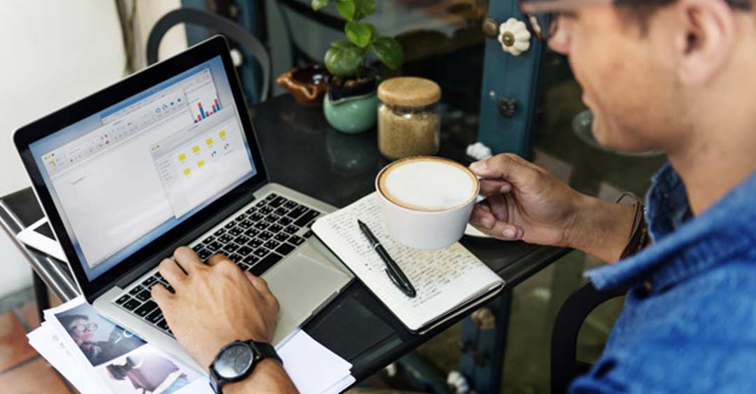 কেউ বাড়ি থেকে কাজ করছেন, তো কেউ ঘরবন্দি হয়ে বোর হচ্ছেন। স্বাভাবিক ভাবেই বেড়েছে নেটের ব্যবহার। লকডাউনে ঘর বন্দি হয়ে ডেটার অভাব না হয়, সে জন্যই জিয়োর এই অফার।