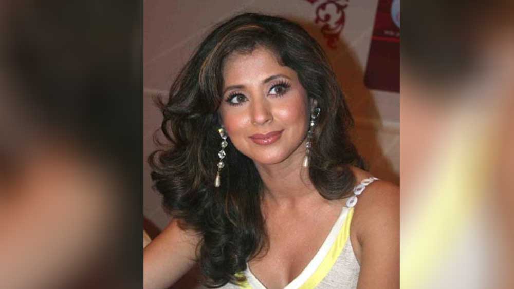 গত বছর ঊর্মিলা যোগ দেন রাজনীতিতে। লোকসভা নির্বাচনে কংগ্রেসের টিকিটে লড়াইও করেন। কিন্তু ভোটে হেরে দল থেকেই ইস্তফা দেন। সময়ের সঙ্গে সঙ্গে হারিয়েছে জনপ্রিয়তা। ‘রঙ্গিলা গার্ল’ আজ হারিয়ে গিয়েছেন গ্ল্যামারের অন্ধকারে।