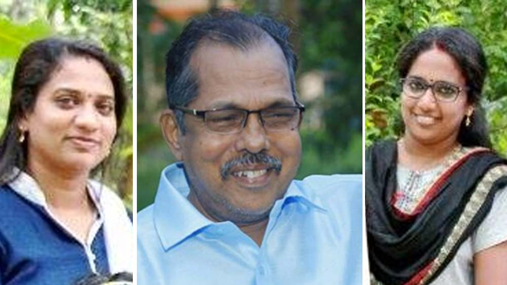 সাহস সঞ্চয় করে এক দিন তাঁরা দেখা করেন বিক্রমণের সঙ্গে। জানান তাঁদের ইচ্ছার কথা। কিন্তু তাতে কাজ হয়নি। অথিরা সংবাদমাধ্যমকে জানিয়েছেন, বিক্রমণ তাঁদের ফিরিয়ে দিয়ে বলেন, “তোমরা বড় হয়েছ। মায়ের ভবিষ্যত নিয়ে ভাবার আগে নিজেদের ভবিষ্যত নিয়ে ভাবো। সেটা অনেক বেশি গুরুত্বপূর্ণ।”