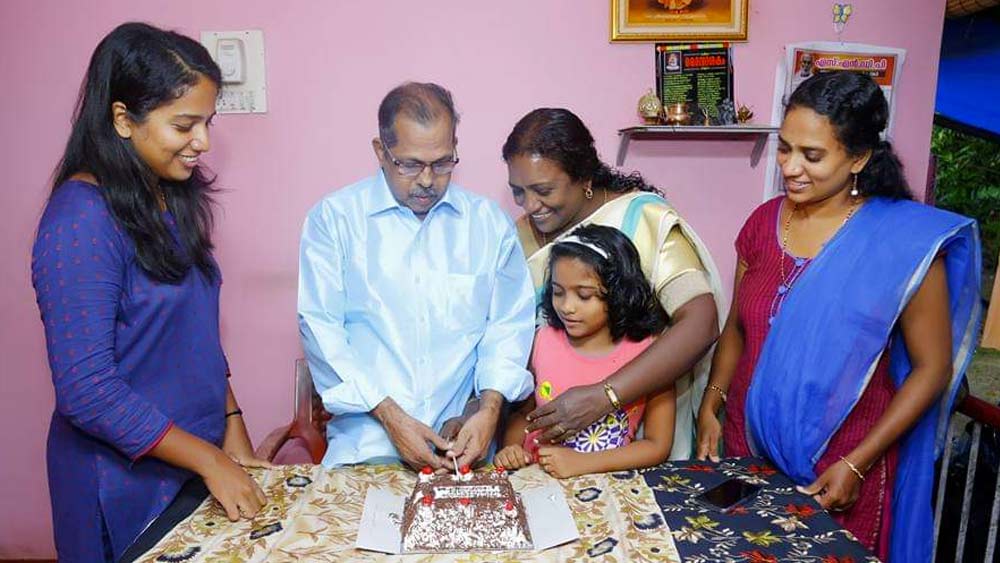 ২০১৬-র ২১ জুলাই বিক্রমণের সঙ্গে বিয়ে হয় অনিতার। ৫২ বছর বয়সে নিজের হারানো প্রেম ফিরে পান অনিতা। নিজেদের বন্ধুবান্ধব ও পরিচিতদের উপস্থিতিতে ঘরোয়া অনুষ্ঠানের মাধ্যমে প্রথম প্রেমিককে মায়ের কাছে ফিরিয়ে দেন দুই মেয়ে। দুই যুবতীর উদ্যোগে ফের জোড়া লাগে ভেঙে যাওয়া প্রেম।