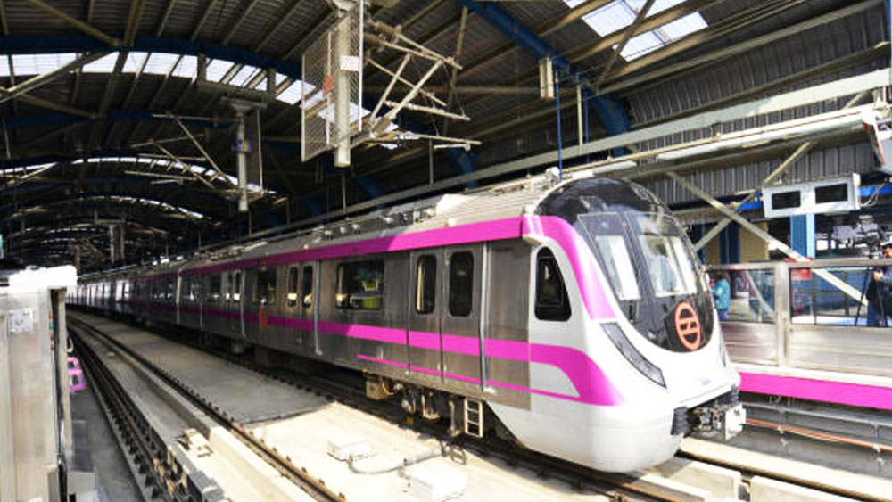 চলবে না মেট্রো রেলও, পূর্ববর্তী নির্দেশ অনুযায়ী বিশেষ ট্রেন ও শ্রমিক স্পেশ্যাল ট্রেন ছাড়া চলবে না অন্য কোনও ট্রেন।