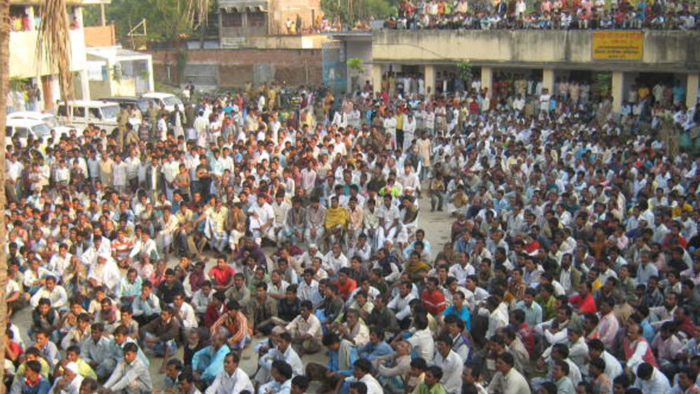 রাজনৈতিক, ধর্মীয়, বা অন্যান্য যে কোনও ধরনের জমায়েত আগের মতোই নিষিদ্ধ থাকবে।