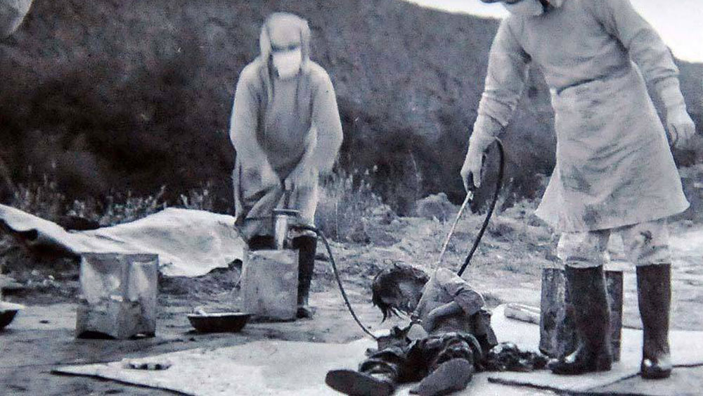 ইউনিট ৭৩১-এ মানুষের উপর জৈব-রাসায়নিক অস্ত্রের গবেষণা চালাত ইশির সেই টোগো ইউনিট। পুরুষ-নারী নির্বিশেষে মূলত চিন, আমেরিকা, ব্রিটেনের যুদ্ধবন্দিদের উপরই এই গবেষণা চালাত তারা। গবেষণার কাজে লাগানো হত গর্ভবতী এবং শিশুদেরও।