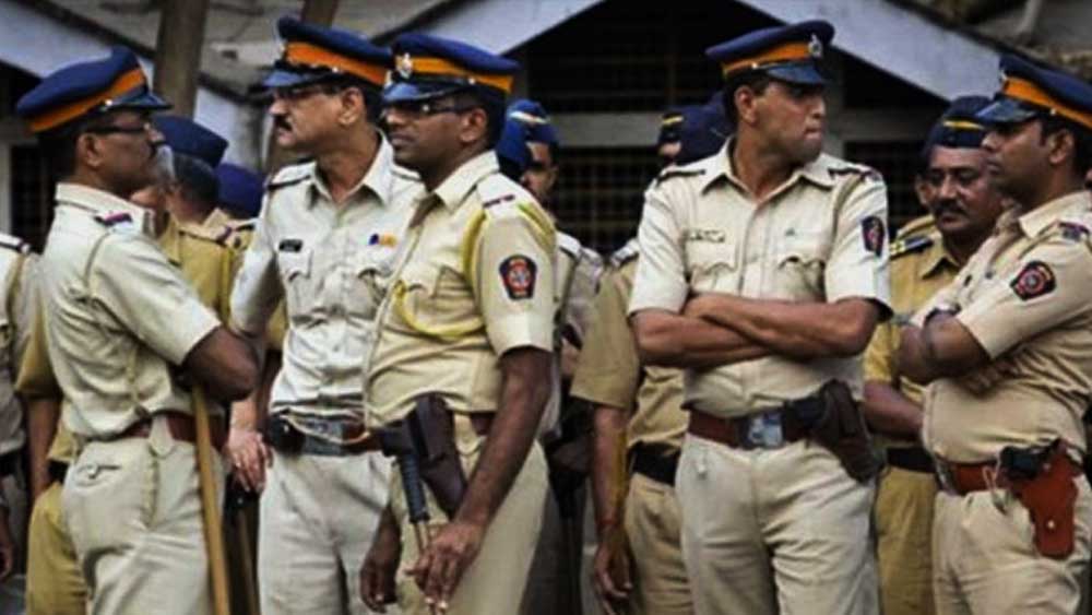 ২৪ বছর আগে ফিরে যাওয়া যাক। সালটা ১৯৯৬। মহারাষ্ট্রের কামাঠিপুরা যৌনপল্লীতে মহারাষ্ট্র পুলিশ আচমকাই হানা দেয় এক দিন।