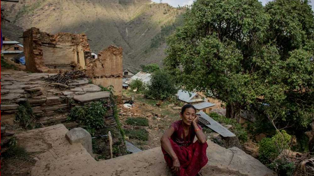 এ দিকে নেপাল সরকারও তাঁদের ফিরিয়ে নেওয়ার জন্য পয়সা খরচ করতে নারাজ ছিল। অসহায় ওই সব মহিলাদের কান্নার স্বর পৌঁছয় সুনীল শেট্টির কানে।