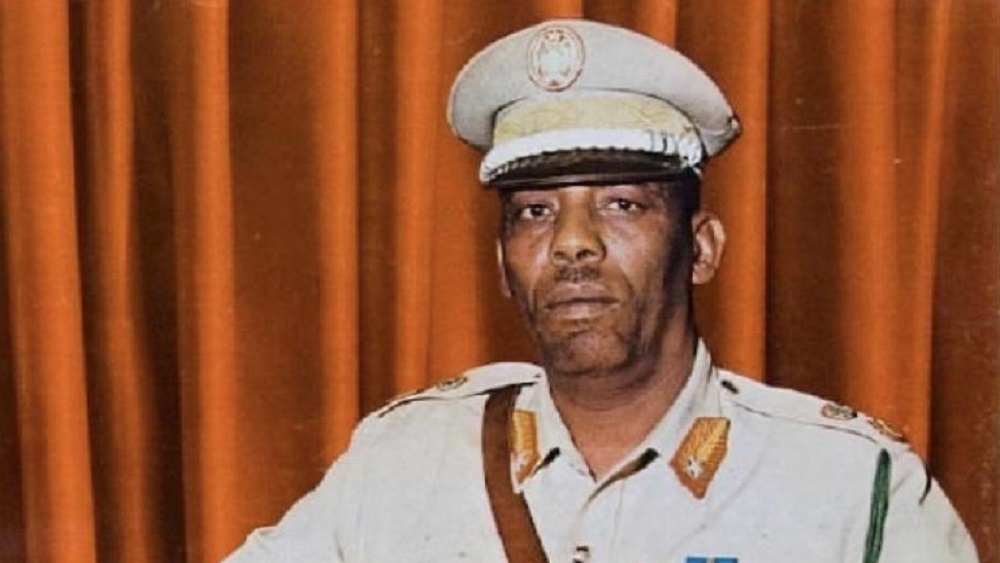 ১৯৯৫ সালে দেশের স্বৈরাচারী শাসক মহম্মদ সৈয়দ বারের মৃত্যুর পর দেশ জুড়ে গৃহযুদ্ধ শুরু হয়। চরম অর্থ সঙ্কট দেখা দেয় দেশ জুড়ে। তার ফলশ্রুতি হিসাবেই সোমালিয়ার উপকূলে জলদস্যুদের উত্থান ঘটে, যা সমুদ্রপথে বাণিজ্যের ক্ষেত্রে বিভীষিকার পরিণত হয়।