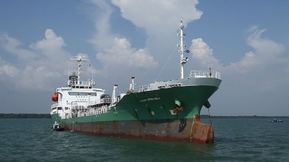 বিষয়টি জানাজানি হলেও এ নিয়ে কোনও উচ্চবাচ্য করতে দেখা যায়নি ইউরোপীয় সরকারগুলিকে। ক্ষতিগ্রস্ত সোমালীয়দের ক্ষতিপূরণের ব্যবস্থাও করা হয়নি। ওই একই সময়ে ইউরোপীয় মাছ ধরার জাহাজগুলি সোমালিয়ার উপকূলে ভিড় করতে থাকে। সেখান থেকে মাছ লুঠ করে নিয়ে গিয়ে ব্যবসা ফুলে ফেঁপে উঠতে থাকে তাদের।