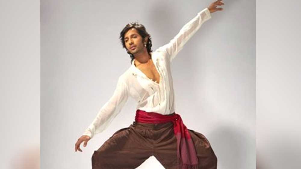 কোনও দিনও ভাবেননি ডান্সার হবেন। নাচ ছিল তাঁর সহজাত। মিউজিক শুনলে শরীর নেচে উঠত তাঁর। ইচ্ছা ছিল অভিনেতা হওয়ার। ছোটবেলা থেকেই স্কুলের বিভিন্ন নাচের অনুষ্ঠানে অংশ নেওয়া টেরেন্স বাড়িতে নিয়ে আসতেন বহু পুরস্কার।