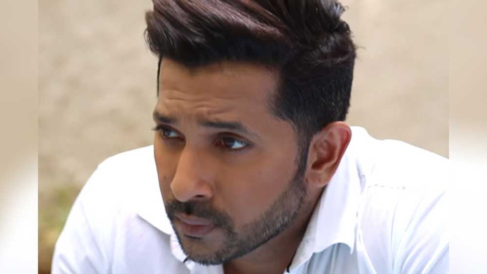 সব কিছু ভালই চলছিল। এমন সময়ে তাঁর জীবনে ঘটে এমন একটি ঘটনা, যা ছোট্ট টেরেন্সকে ওই ছোট বয়সেই দারিদ্রের আসল ছবিটা চোখে আঙুল দিয়ে দেখিয়ে দিয়েছিল।