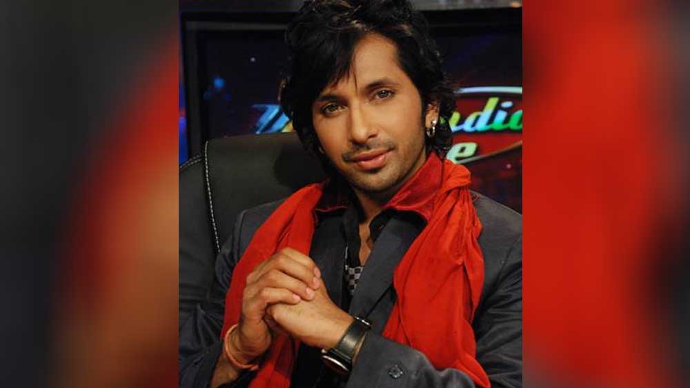 তখন তাঁর মাত্র ১৩ বছর বয়স। ঠিক এই সময়েই স্কুলে এক আন্তঃ কলেজ নাচের প্রতিযোগিতার আয়োজন করা হয়। অনুষ্ঠানের মূল বিচারক ছিলেন ডান্স কোরিওগ্রাফার পরভেজ শেট্টি। সেই প্রতিযোগিতায় প্রথম হন টেরেন্স। কিন্তু সেখানেও বাধা।