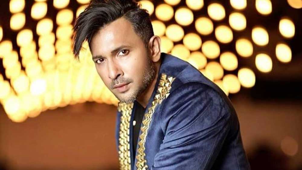 পরে তিনি জানতে পারেন পরভেজ যা বললেন তাঁর মানে হল। “সবাই খারাপ। সেই খারাপের মধ্যে তুমি ভাল।” মানে হিসেব করলে দেখা যায় তিনিও খারাপ! মন খারাপ হয়ে যায় টেরেন্সের। নাচ, ওই একটি জিনিসই তো করতে পারতেন তিনি।