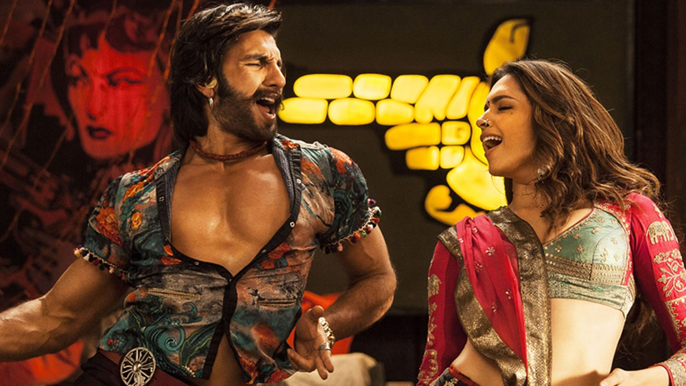 সেই শো-তে বিচারকের আসন তাঁকে পরিচিতি এনে দেয়। পেয়ে যান প্রচারের আলো। যে আলোর ছটা আজও সমানভাবেই উদ্ভাসিত। ‘রাম লীলা’ এবং ‘গোল্ড’ ছবির কোরিওগ্রাফার কিন্তু তিনিই।