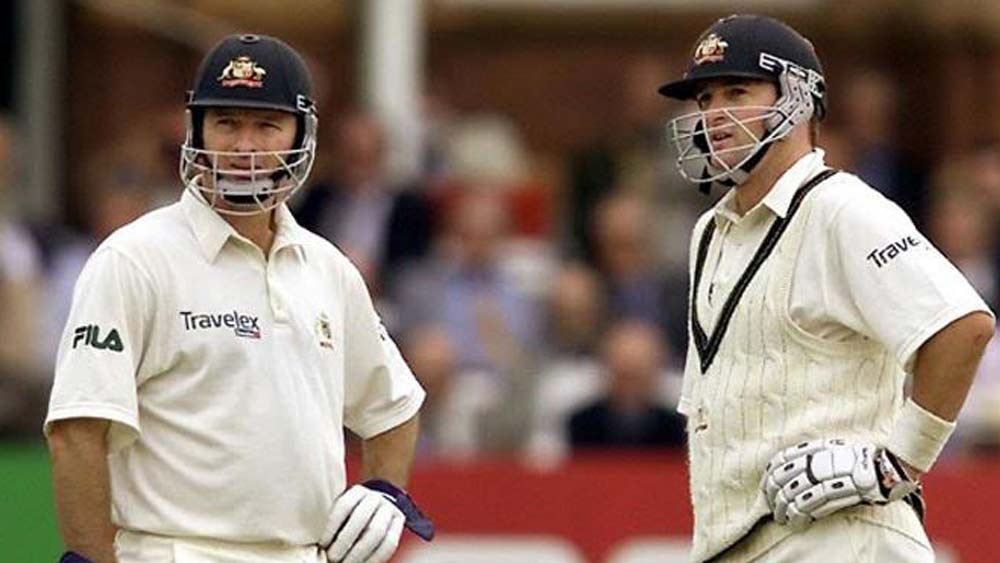 এঁরা স্টিভ ও মার্ক ওয়। যদিও এই দুই ভাই একসঙ্গে সুযোগ পাননি অস্ট্রেলিয়া দলে। স্টিভের অভিষেক হয়েছিল ১৯৮৫তে ভারতের বিরুদ্ধে। মার্কের অভিষেক হয়েছিল ১৯৯১ সালে।