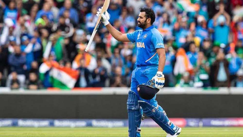 ইনি রোহিত শর্মা। এক দিনের ক্রিকেটের একটি ইনিংসে সর্বোচ্চ রানের রেকর্ড তাঁর দখলে।