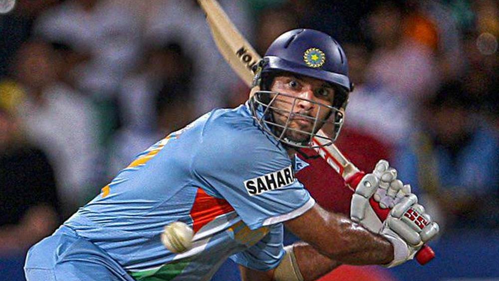 ইনি যুবরাজ সিংহ। ভারতের হয়ে খেলেছেন ৩০৪টি এক দিনের আন্তর্জাতির ম্যাচ। ২০১১ ক্রিকেট বিশ্বকাপের ম্যান অব দ্য সিরিজও হয়েছিলেন তিনি।