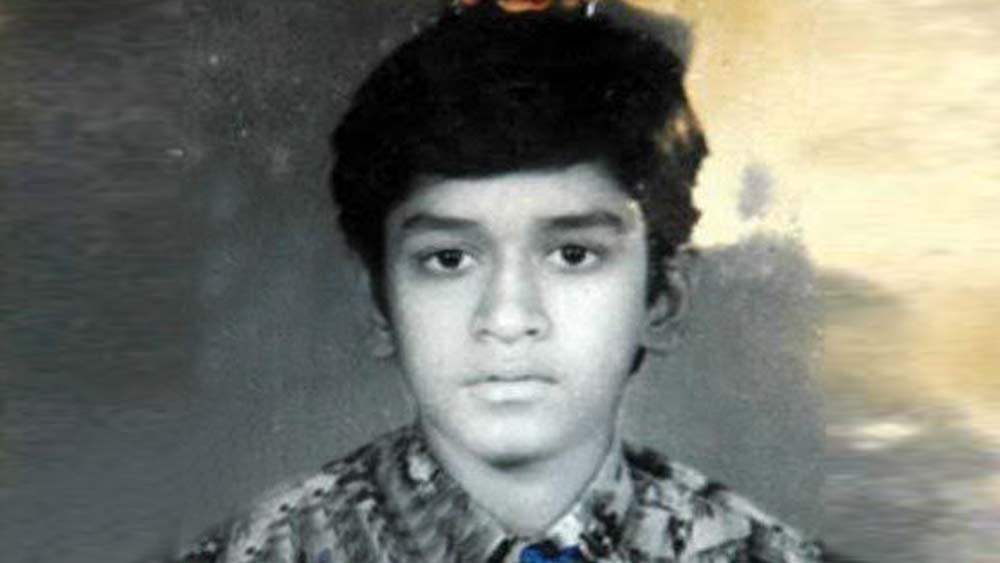 ভারতের অন্যতম সেরা উইকেটরক্ষক ও অধিনায়ক। তাঁর হেলিকপ্টার শট নিয়ে এক সময় মেতেছিল ক্রিকেট বিশ্ব।