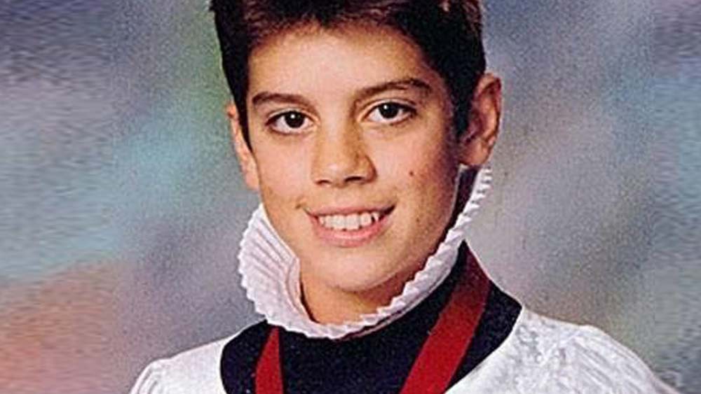 ইংল্যান্ডের অধিনায়ক ছিলেন। ২০১৮তে ভারতের বিরুদ্ধে শেষ টেস্ট খেলে অবসর নিয়েছেন।