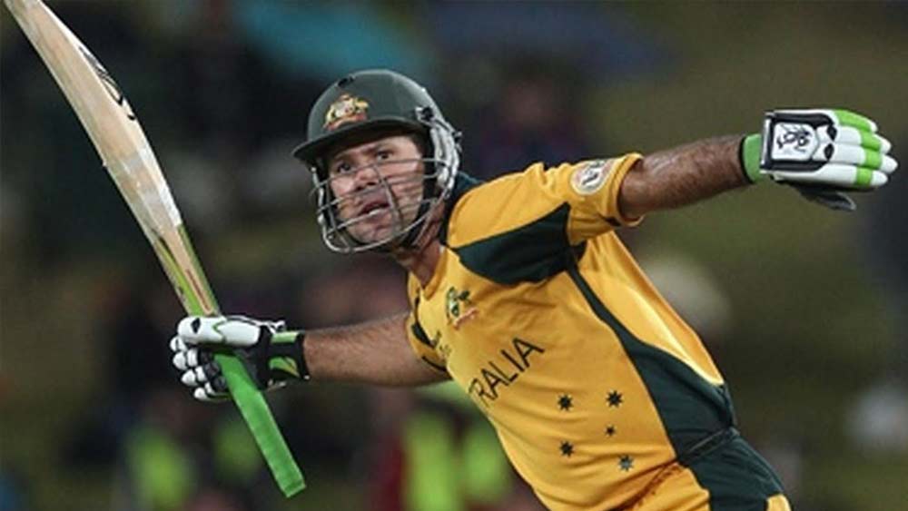 ইনি রিকি পন্টিং। ১৬৮টি টেস্টে করেছেন ১৩ হাজার ৩৭৮ রান। এক দিনের ম্যাচেও ১৩ হাজারের বেশি রান আছে তাঁর। তাঁর নেতৃত্বাধীন অস্টেলীয় দল রাজত্ব করেছে বহু দিন।