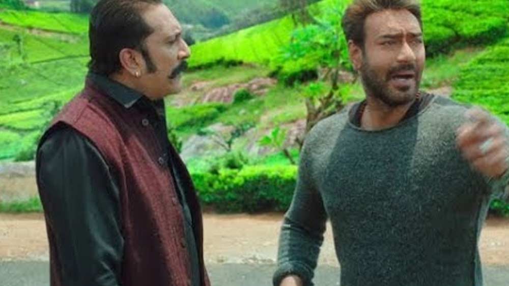 মুকেশ তিওয়ারি আদতে মধ্যপ্রদেশের সগরের বাসিন্দা। পড়াশোনায় কোনওদিনই বিশেষ মন ছিল না। একটা সময়ের পর বুঝলেন, পড়াশোনা তাঁর জন্য নয়। তার উপর ভোপালে এক দিন নাটক দেখলেন। ঠিক করলেন, এ বার থেকে অভিনয়ই করবেন।