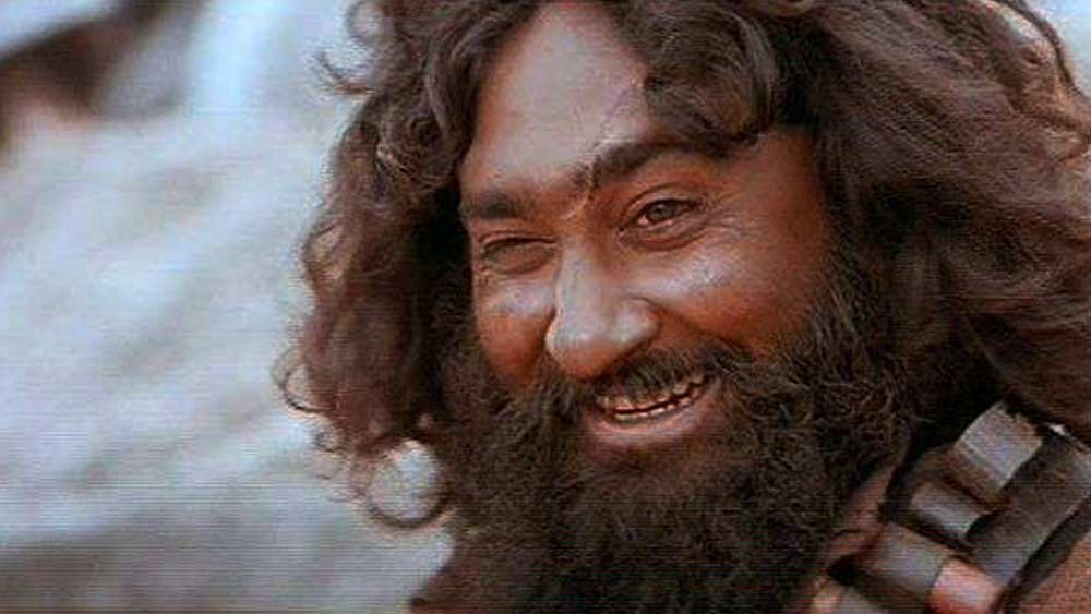 এই চরিত্রের উপযোগী হতে মুকেশ অনেক পরিশ্রম করেন। তিনি নিজের ওজন বাড়িয়ে ১০৪ কেজি করেন। টানা এক মাস স্নান বন্ধ রেখেছিলেন নিজের লুক ‘নোংরা’ দেখানোর জন্য। পারফিউম স্প্রে করেই শট দিতেন তিনি।