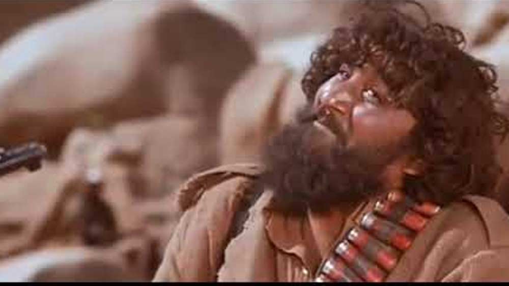 ফলে ভাল রোলের জন্য স্ট্রাগল জারি ছিল। এ দিকে বলিউডে ধীরে ধীরে খলনায়কের ধরন পাল্টাচ্ছিল। অনেক সময়ে নায়করাই খলনায়কের ভূমিকায় অভিনয় করছিলেন। ফলে মুকেশ সে ভাবে সুযোগ পাচ্ছিলেন না।