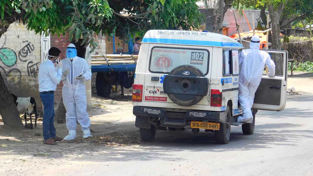 দু’জন করোনাভাইরাসে আক্রান্ত হওয়ায় ডোমকলে তৎপরতা স্বাস্থ্য দফতরের।  —নিজস্ব চিত্র।

