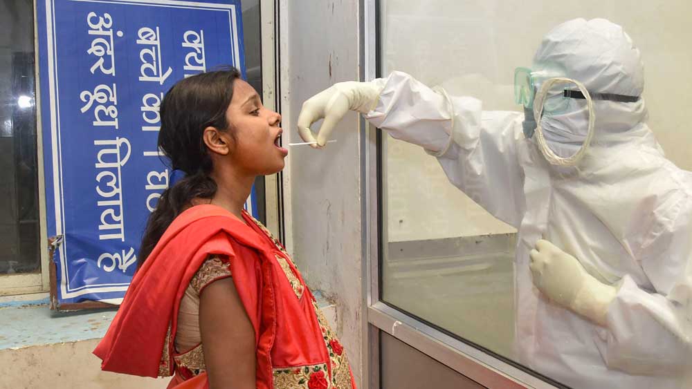 আগের ঘোষণা:
• প্রধানমন্ত্রী গরিব কল্যাণ প্যাকেজ: ১ .৭০ লক্ষ কোটি টাকা ঘোষিত।
• এর মধ্যে নতুন খরচ ৮৫,৬৯৫ কোটি টাকা (বাকি আগেই বাজেটে বরাদ্দ ছিল)।
• করোনা-মোকাবিলায় স্বাস্থ্য খাতে খরচ ১৫,০০০ কোটি টাকা।
•  নানা রকম কর ছাড়ে রাজস্ব ক্ষতি ৭,৮০০ কোটি টাকা।