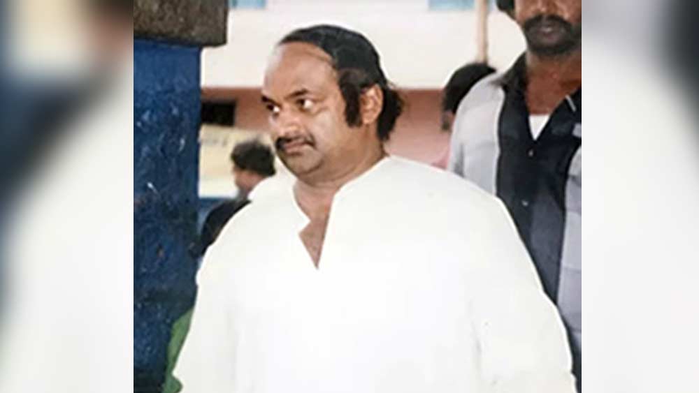 তার আগে আশির দশকের শেষ দিকে বেঙ্গালুরুর তৎকালীন ডন এম পি জয়রাজকে প্রকাশ্য দিবালোকে খুন করেন মুথাপ্পা। এর পরে ডনের আসন পেতে তাঁর দেরি হয়নি।