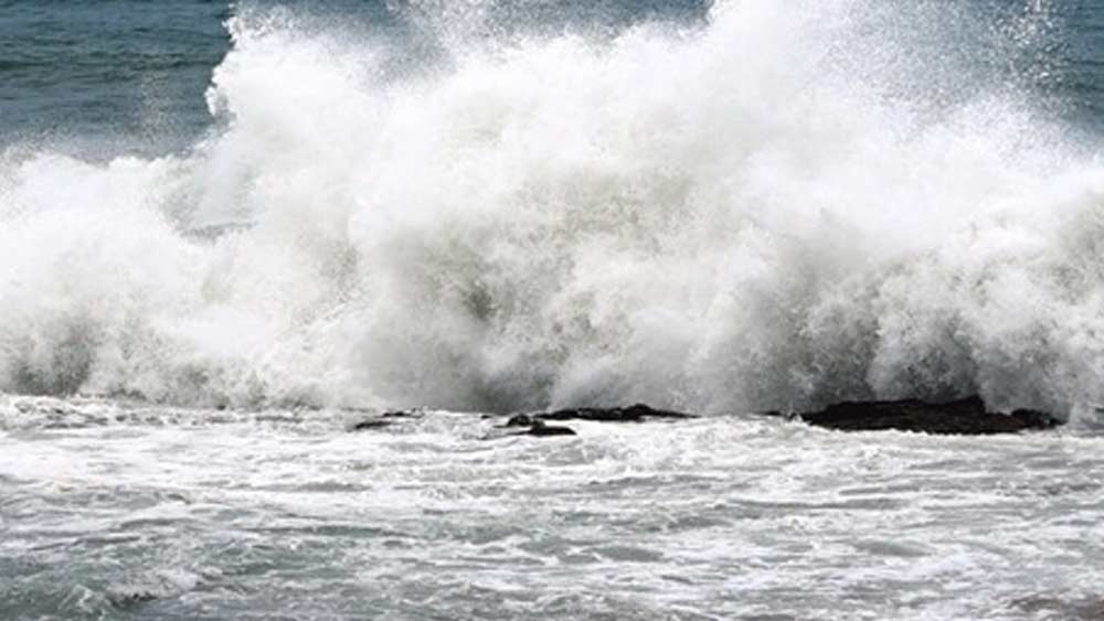 এই বিপর্যয়ের ফলে টানা দু’দিন দেশের বাকি অংশ থেকে বিচ্ছিন্ন হয়ে ছিল ওড়িশা। ভেঙে পড়েছিল সব যোগাযোগ ব্যবস্থা।