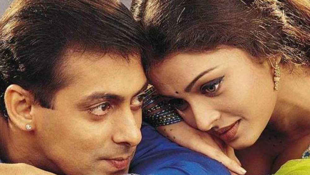 কিন্তু সে সময় সলমনের সম্পর্ক ছিল সোমি আলির সঙ্গে। কিন্তু ঐশ্বর্যা এবং সলমনের বার বার সাক্ষাৎ, সময় কাটানো কিছুতেই মেনে নিতে পারেননি সোমি। তাঁদের ব্রেক আপ হয়ে যায়। সোমিও বিদেশে চলে যান।