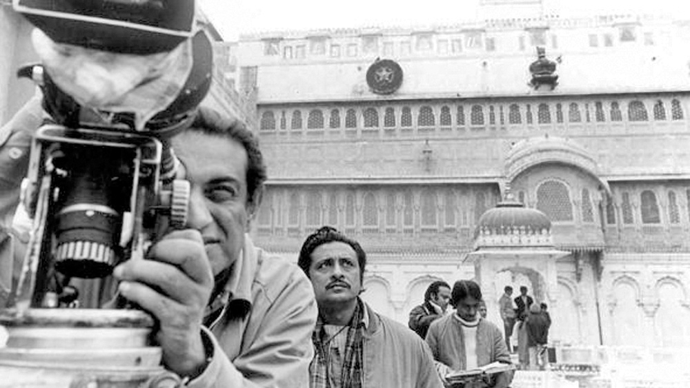 সত্যজিতের হাতেই রূপ পায় জীবনানন্দ দাশের ‘বনলতা সেন’ এবং ‘রূপসী বাংলা’-র চিত্রণ। এঁকেছিলেন জিম করবেটের ‘ম্যান ইটার্স অব কুমায়ুন’ এবং জওহরলাল নেহরুর ‘ডিসকভারি অব ইন্ডিয়া’-র বাংলা সংস্করণের প্রচ্ছদও। আর এঁকেছিলেন ‘চাঁদের পাহাড়’ ও ‘আম আঁটির ভেঁপু’ বইয়ের প্রচ্ছদ।