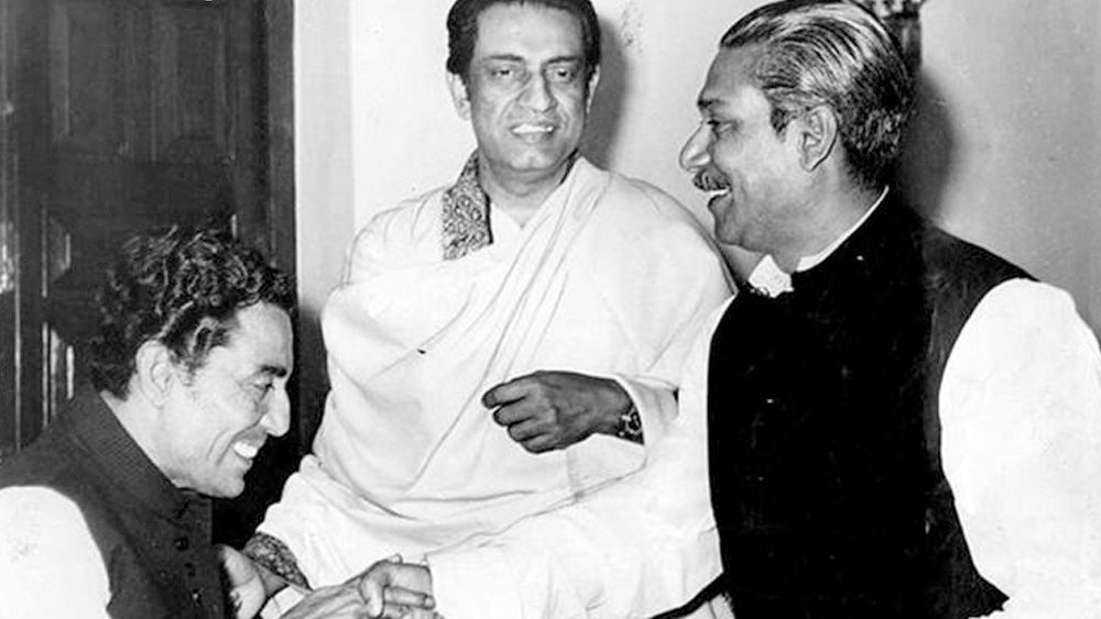 চিত্রনাট্য লিখলেন। পাওয়া গেল কুশীলবদের। কিন্তু মা লক্ষ্মী বড় নির্দয়। ছবির শুটিং কিছুটা হয়। আবার বন্ধ হয়ে পড়ে থাকে। নিজের সঞ্চিত অর্থ, স্ত্রী বিজয়ার অলঙ্কার সব বিপন্ন। তাতেও সমাধান হয় না অর্থসঙ্কটের। শেষে পাশে দাঁড়ালেন তৎকালীন মুখ্যমন্ত্রী বিধানচন্দ্র রায়।